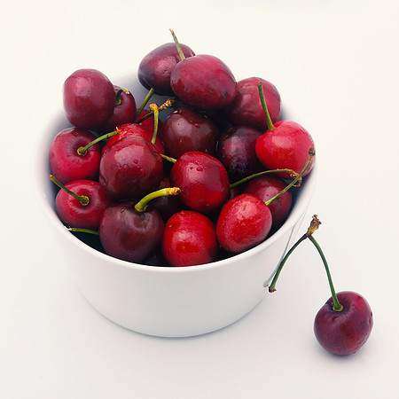 Cherries in bowl